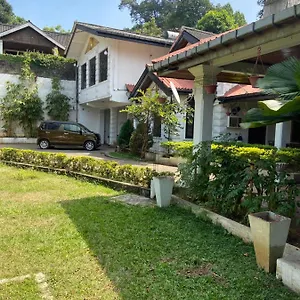  Pensión Garden